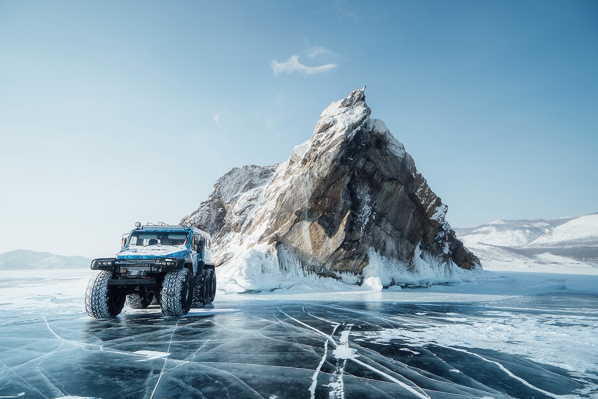 Day 3: Amphibious all-terrain vehicles, polar station and Shamanka rock